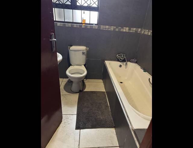 3 BEDROOM FREEHOLD FOR SALE IN MPOPHOMENI